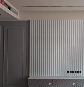 Decoración de Pared Interior Moderna, Revestimiento de Pared de <span class=keywords><strong>PVC</strong></span> Resistente a la Humedad, Panel de Pared con Ranuras Verticales y Superficie Estampada - Product Image 1