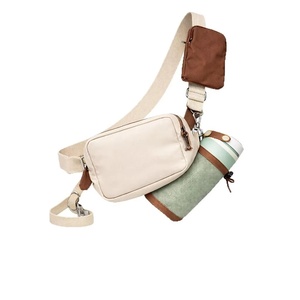 Bolsa de Cintura Personalizada de Nailon Impermeable para Pasear Perros, con Dispensador de Bolsas para Excrementos, Porta Botella de Agua, Bolsa para Mascotas, Bolsa para Golosinas para Perros - Product Image 3