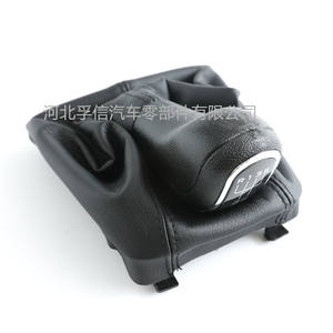 Couvre-poignée de levier de vitesses manuel Skoda en cuir 5/6 vitesses noir avec lentilles argentées - Product Image 3