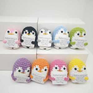 Vente Flash : Poupée Pingouin Positive Faite Main – Cadeau au Crochet avec Carte d'Encouragement Énergétique Positive – Animaux au Crochet pour le Soutien Émotionnel - Product Image 1