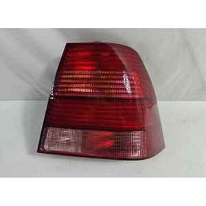 Luz Trasera Calaveras para Volkswagen Jetta 99-03 A4, Lado Derecho, ROJO, Halógena, Repuesto, 12V, Nuevo Sistema de Iluminación Automotriz - Product Image 1