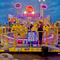Manèges de parc d'attractions sur le thème du fête foraine : Mini Break Dance, Crazy Cabs, Rotary