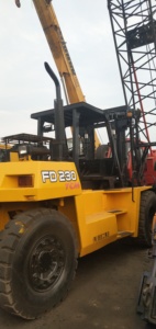 Carretilla elevadora <span class=keywords><strong>TCM</strong></span> FD230 usada de alta calidad, fuente de alimentación de motor diésel de <span class=keywords><strong>23</strong></span> toneladas a la venta - Product Image 4