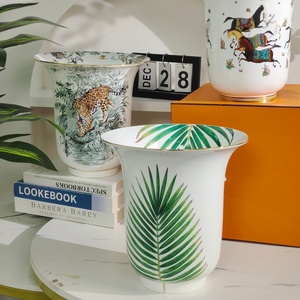 แจกันตั้งโต๊ะทำมือลายพอร์ซเลนสไตล์ร่วมสมัยสำหรับตกแต่งบ้าน - Product Image 6