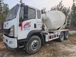 รถบรรทุกผสมคอนกรีตใช้12cbm 10ลูกบาศก์เมตร sinotruk HOWO 6x4 - Product Image 3