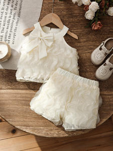 Completo Estivo 2026 per <span class=keywords><strong>Bambina</strong></span>: Top a Rete con Fiocco e Volant, Pantaloncini Tinta Unita, Due Pezzi - Product Image 6