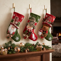 Chaussettes de Noël personnalisées en tricot, décorations suspendues 3D de dessins animés (Père Noël, Bonhomme de neige, Renne) pour cheminée, vente en gros, fabricant en vrac