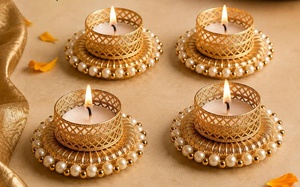 Ensemble de 4 bougeoirs artisanaux en laiton pour mariage et Diwali, écologiques, design traditionnel rond, base perlée, pour salon intérieur - Product Image 6