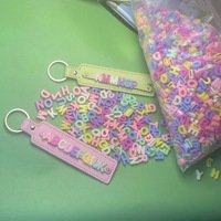 Porte-clés en similicuir PVC avec lettres dorées colorées peintes au pistolet, breloque de téléphone pour couples, bijoux personnalisés DIY