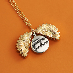 Colgante de acero inoxidable con diseño de letras personalizadas, collar con medallón abierto de You Are My Sunshine <span class=keywords><strong>para</strong></span> mamá, <span class=keywords><strong>esposa</strong></span>, niño - Product Image 3