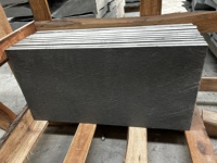 Revêtement extérieur en ardoise composite naturelle noire découpée à la machine moderne pour le sol