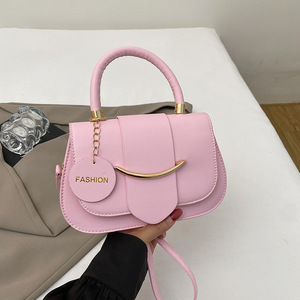 <span class=keywords><strong>Sac</strong></span> à bandoulière tendance pour femmes - Sacs à <span class=keywords><strong>main</strong></span> en cuir PU avec plusieurs options <span class=keywords><strong>de</strong></span> port pour les trajets quotidiens et les voyages - Product Image 2