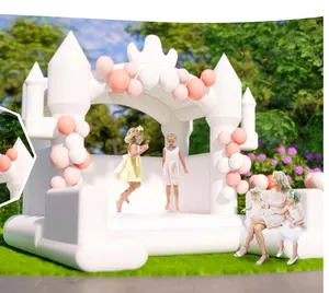 منزل قفز على شكل قلعة قابلة للنفخ لحفلات الزفاف باللون الوردي بتصميم جديد