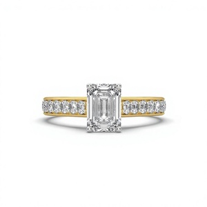 Anillo de compromiso clásico de oro amarillo de 14K con diamante cultivado en laboratorio de corte esmeralda de 1.90 CT de peso total de diamantes y engaste de púas compartidas - Product Image 1
