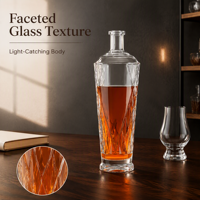 Bouteille à liqueur en verre facetté Solent avec texture croisée, col fin et base transparente pour l'emballage de spiritueux – Vente en gros