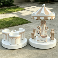 Manège Princesse Blanche Double Attrayant et Attrayant, avec Trois Coupelles, Équipement de Jeu Rotatif pour Aires de Jeux et Location de Fêtes