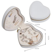 Vente en gros de boîtes à bijoux de luxe en cuir PU en forme de coeur logo personnalisé pour le stockage de boucles d'oreilles bagues collier de voyage
