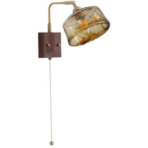 Lámpara de pared vintage de cobre y nogal con interruptor de cadena, LED, para mesita de noche, escalera, balcón, hotel, estilo minimalista, para dropshipping en Shopify. - Product Image 1