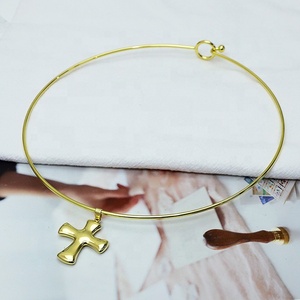 สร้อยคอโลหะคลาสสิกชุบทองคำ 18k พร้อมจี้รูปไม้กางเขนแบบเรียบง่าย - Product Image 4