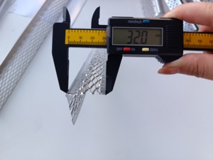 Protections d'<span class=keywords><strong>angle</strong></span> en aluminium haute résistance, profilés d'<span class=keywords><strong>angle</strong></span> métalliques pour plaques de plâtre, profilés d'<span class=keywords><strong>angle</strong></span> pour plâtre, pour la <span class=keywords><strong>protection</strong></span> des murs de construction - Product Image 3