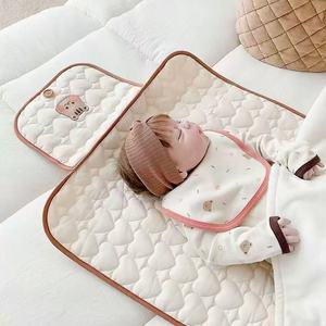 Nouveau-né bébé matelassé étanche <span class=keywords><strong>Compact</strong></span> Portable couches coussinets <span class=keywords><strong>à</strong></span> <span class=keywords><strong>langer</strong></span> sacs pliable incontinence Nappy changeur tapis Underpads - Product Image 4