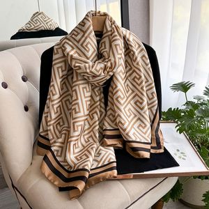 Sciarpa di <span class=keywords><strong>seta</strong></span> stampata a quadri alla moda per le donne Foulard di marca di lusso femminile copricostume da spiaggia <span class=keywords><strong>nero</strong></span> scialli e sciarpe da donna - Product Image 3
