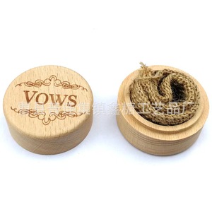 Caja Redonda de Madera de Haya para Anillos, 5.2x5.2x4.5cm, con Votos Grabados, Estuche de Regalo para Guardar Joyas, Color Madera Natural - Product Image 1