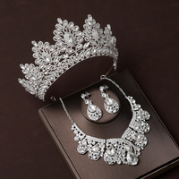 Ensemble de trois pièces de mariage pour femmes, collier, boucles d'oreilles, couronne de princesse en alliage européen américain à la mode, cristal