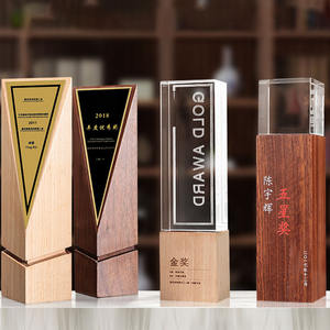 Trofeo de madera de cristal personalizado superior al por mayor, Trofeo tallado profundo de madera maciza con grabado láser de <span class=keywords><strong>haya</strong></span>, trofeo de premio de cristal - Product Image 4