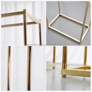 K26 Décorations de table de mariage modernes et durables de haute qualité, arche en métal doré de 90 cm avec support à fleurs pour accessoires de dîner aux chandelles - Product Image 2