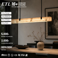Décoration intérieure sur mesure, table à manger en marbre, lustre linéaire en albâtre, luminaire suspendu LED