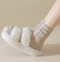 Chaussettes chaudes et moelleuses pour femme, style tube, épaisses et confortables, pour la maison et le sommeil, longueur haute, design torsadé uni et coloré, tendance