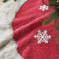 Nouvelle jupe de sapin de Noël classique en feutre rouge avec bordure en fausse fourrure et décorations flocons de neige pour la maison et l'usine