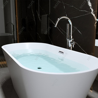 Baignoire autoportante en acrylique de conception moderne baignoire à remous autonome blanche avec égouttoir accessoire de style hôtel