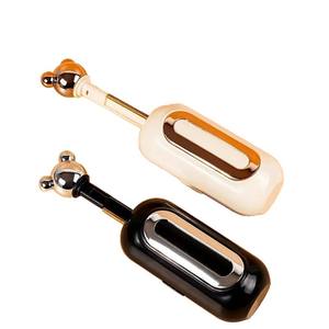 Removedor de pelusas Bear, rodillo quitapelusas portátil de viaje, potente removedor de polvo para ropa, limpiador de telas, amarillo claro y negro oscuro - Product Image 1