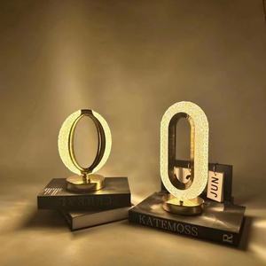 Nouvelle Lampe de Table LED en Acrylique de Luxe à Contrôle Tactile, Design Atmosphérique Lune et Étoiles, Fonctionnant sur Piles - Product Image 3