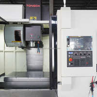 Fresadora CNC Vertical TDV1370 BT40 con Control Syntec para Mecanizado de Componentes Metálicos de Precisión