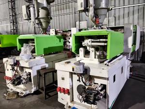 Machine de moulage par injection hydraulique automatique horizontale YIZUMI UN120 99% neuve, 120 tonnes, pompe et boîte de vitesses d'occasion, garantie 3 ans - Product Image 3