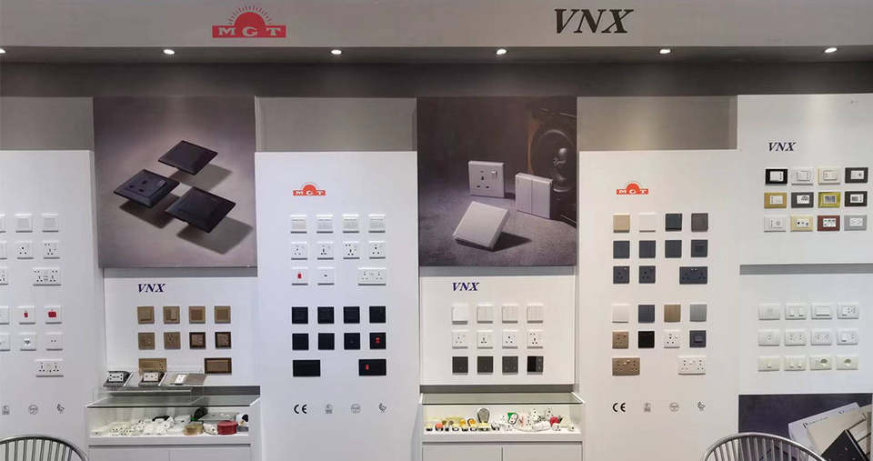 British Standard 15A/16A Three Pin and One Gang Neon PC Material Household Smart Electrical Sockets Switches