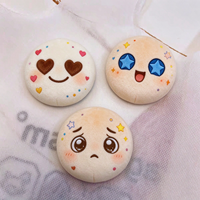 Badge en peluche anime personnalisé et mignon, fabricant de badges circulaires en peluche, vente en gros directe d'usine, produit populaire et très demandé