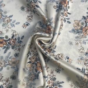 Tela de impresión de lámina de satén de Spandex suave personalizada para ropa de moda moderna - Product Image 6