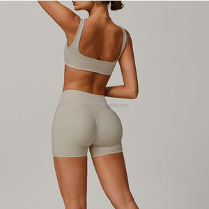 Ensemble de yoga 2 pièces respirant effet seconde peau avec short taille haute extensible dans les quatre sens, écologique, grandes tailles pour femme, idéal pour le sport et le fitness - Product Image 2