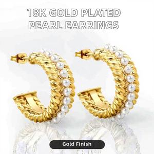 Boucles d'oreilles créoles imposantes en acier inoxydable plaqué or 18 carats, forme C, avec perles, pour femme, idéales pour les soirées – Nouveauté très prisée - Product Image 2