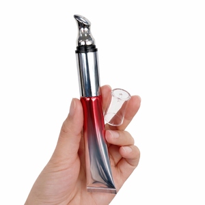 Tube cosmétique biodégradable rechargeable pour soins des lèvres avec applicateur métallique intégré, recyclable - Product Image 6