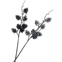 Décoration de Noël : Branche de sapin artificielle effet neige avec 7 pommes de pin séchées, style Wabi-Sabi, pour vitrine de fêtes