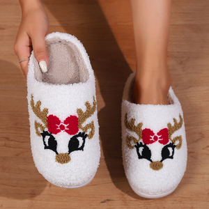 Pantoufles de Noël Mignonnes en Peluche Renne Chaussons Maison Confortables Animaux en Peluche Chaussures d'Intérieur Douillettes - Product Image 6