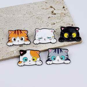 Animaux mignons noir blanc couleur créateur de mode Anime émail dessin animé chat broche broches revers broches Badges pour femmes enfants - Product Image 4