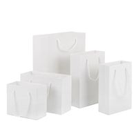 Sacs en papier personnalisés de luxe avec logo imprimé pour le commerce de détail, emballage de vêtements, sacs en papier pour emballages de vêtements