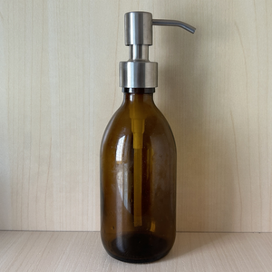 Distributeur de <span class=keywords><strong>savon</strong></span> liquide pour le corps en verre ambré de style européen de 300 ml, flacon pompe pour shampoing et après-shampoing, flacon pompe <span class=keywords><strong>apothicaire</strong></span> avec pompe en métal - Product Image 1