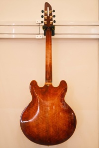 Guitare électrique Yunzhi Luthier artisanale 335 Hollow Body Archtop, table en épicéa massif, dos en érable, touche en ébène, finition brillante, personnalisée - Product Image 4